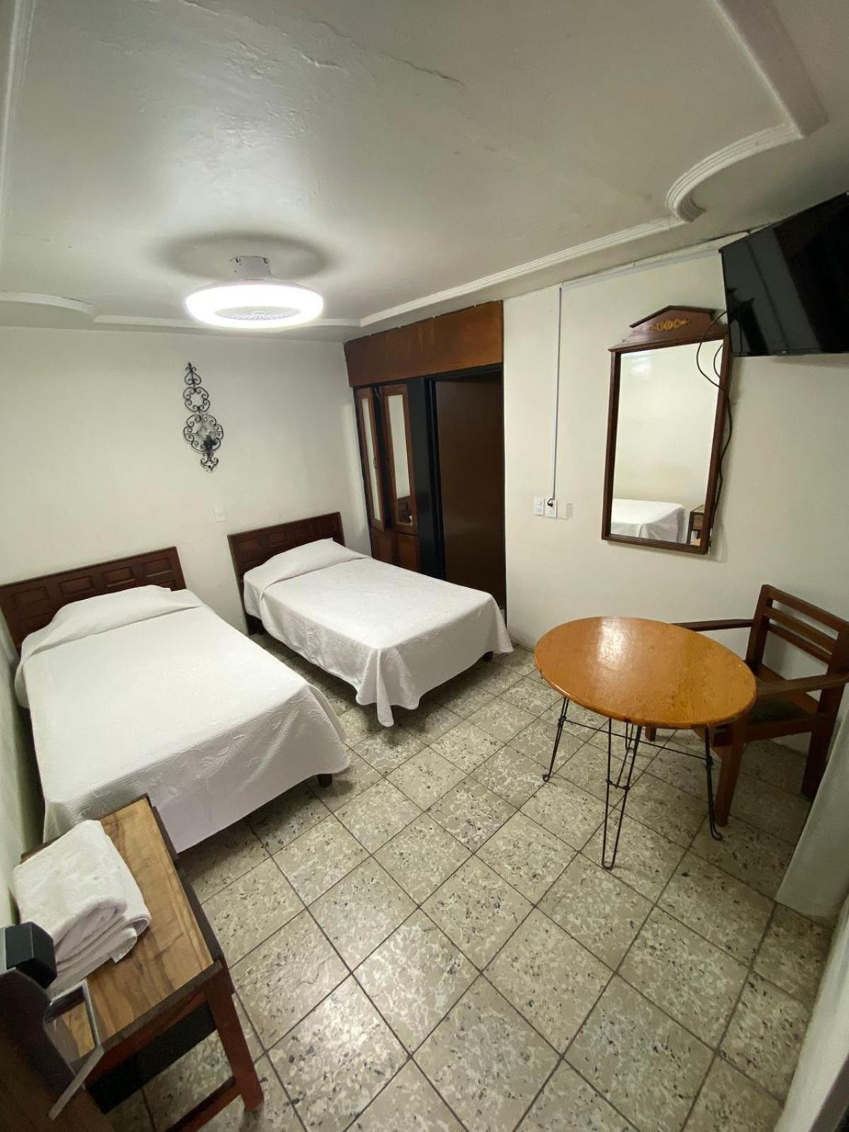 Hotel Flamingos De Куидад Гузман Екстериор снимка